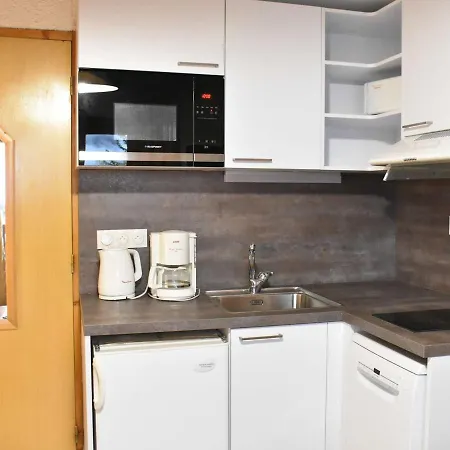 Cosy Avec Balcon, Proche Des Pistes Et Commerces - Meribel - Fr-1-180-567 Apartment *