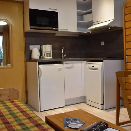 Cosy Avec Balcon, Proche Des Pistes Et Commerces - Meribel - Fr-1-180-567 Apartment