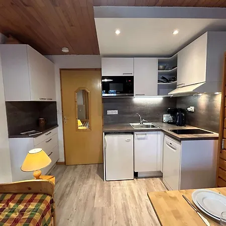 Cosy Avec Balcon, Proche Des Pistes Et Commerces - Meribel - Fr-1-180-567 Apartment