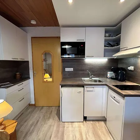 Apartment Cosy Avec Balcon, Proche Des Pistes Et Commerces - Meribel - Fr-1-180-567 *