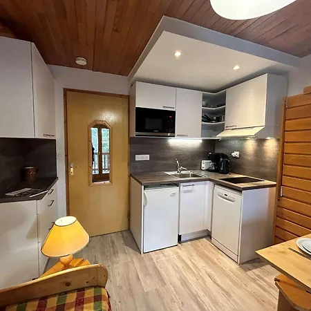 Apartment Cosy Avec Balcon, Proche Des Pistes Et Commerces - Meribel - Fr-1-180-567 Les Allues