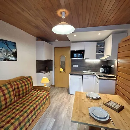 Cosy Avec Balcon, Proche Des Pistes Et Commerces - Meribel - Fr-1-180-567 Les Allues